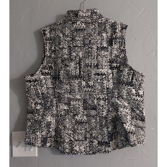 Van Heusen Jacket Sleeveless, Women's XL, Pockers,Polyester, 21.5 Inch Of Armp - Picture 3 of 7
